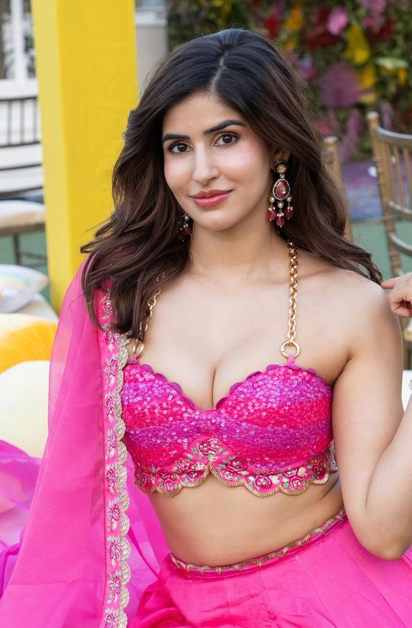 G7VXOCYaoAAAtk6?format=jpg&name=900x900