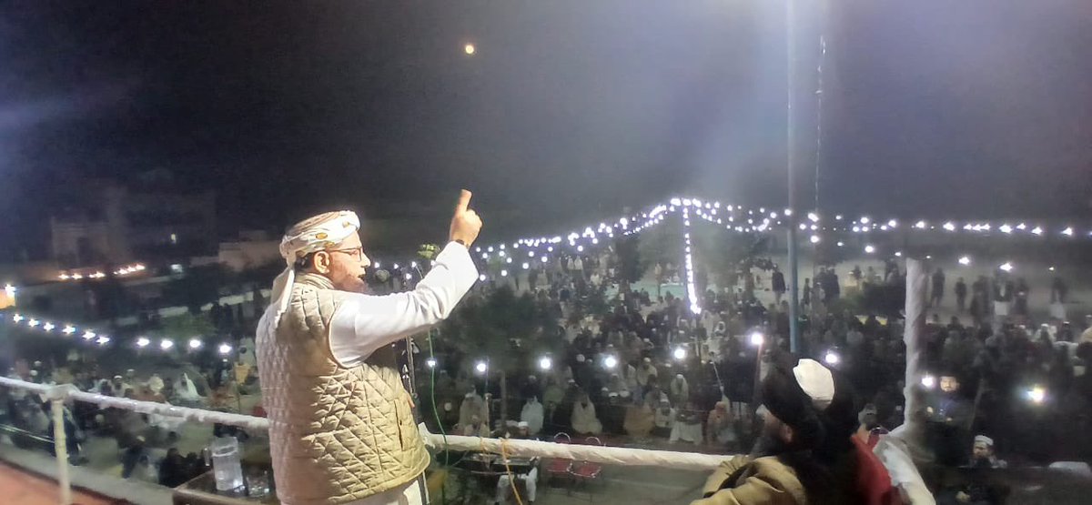 imowaisaziz's tweet photo. اکوڑہ خٹک، نوشہرہ | 4 دسمبر 2025

مرکزی عید گاہ (متصل جامعہ دارالعلوم حقانیہ) میں سیرت النبی ﷺ کانفرنس میں امیر جے یو آئی اسلام آباد صاحبزادہ مفتی محمداویس عزیز صاحب کی شرکت اور خطاب۔

کانفرنس میں ابن حضرت قائد مولانا اسعد محمود صاحب، مولانا عبد الحق ثانی صاحب امیر جے یو آئی (س) اور سابق ڈپٹی اسپیکر جناب ذاہد درانی نے بھی خطاب فرمائے۔
