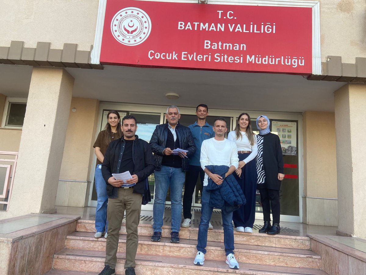 SESBATMAN's tweet photo. Örgütlenme çalışmaları kapsamında Aile ve Sosyal Hizmetlere bağlı kurumlar ve Aile Sağlık Merkezi ziyaretlerinde bulunduk. Görüş alışverişinde bulunduğumuz ziyaretlerimizde Sağlık ve Sosyal Hizmet emekçilerinin taleplerinin SES’i olmaya devam edeceğimizi bir kez daha ifade ettik. https://t.co/JzZopAonb8