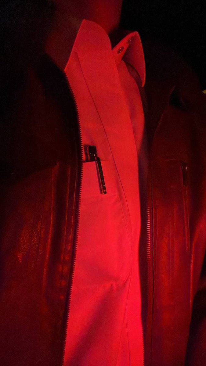 ترجف شفاته ويشكيلي من البرد 
ودّه بحاجه مير فيها قببااااااايل