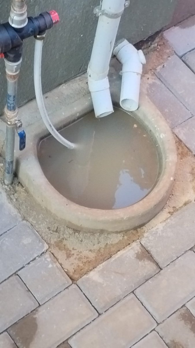 mahlengz01's tweet photo. on a daily we are told situation wall be resolved  to utter fail.
WE ARE TIRED OF POOR SERVICE DELIVERY, 24/7 WE SMELL HUMAN WASTE, IN OUR KITCHENS, BEDROOMS OUR HEALTHS ARE AT RISK AND CITY OF EKURHULENI DOEA NOT CARE ABOUT US.

I AM TIRED OF KEEPING QUIET.WNOUGH IS ENOUGH. https://t.co/J5zs9dlnKZ