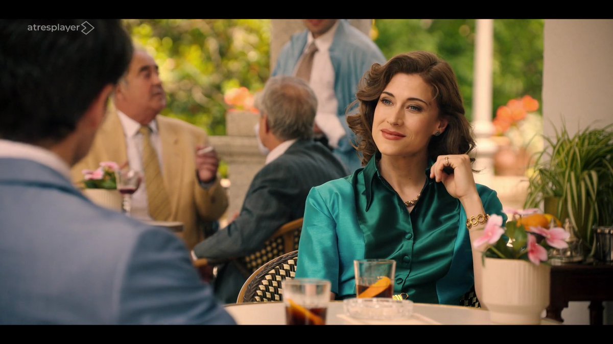 Como no entender a Cloe, yo ya estaría a medio camino de quedar de rodillas, para ganar valiosos segundos. Hola.