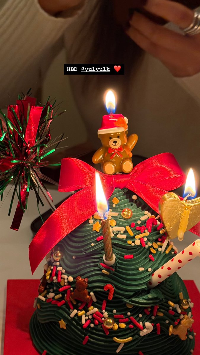 [INSTAGRAM STORY] sooyoungchoi:

HBD @/yulyulk ❤️