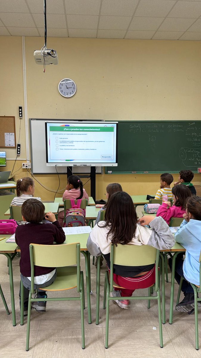 A nuestro paso por #lafuentedesanesteban hemos recordado a su población la importancia que tiene la #autoprotección en su día a día, por eso se responsable, se seguro 🧡
#CIMBSE #ProtecCyL #Seguridad #EntornoRural
@ProtecCyL_CIMBSE