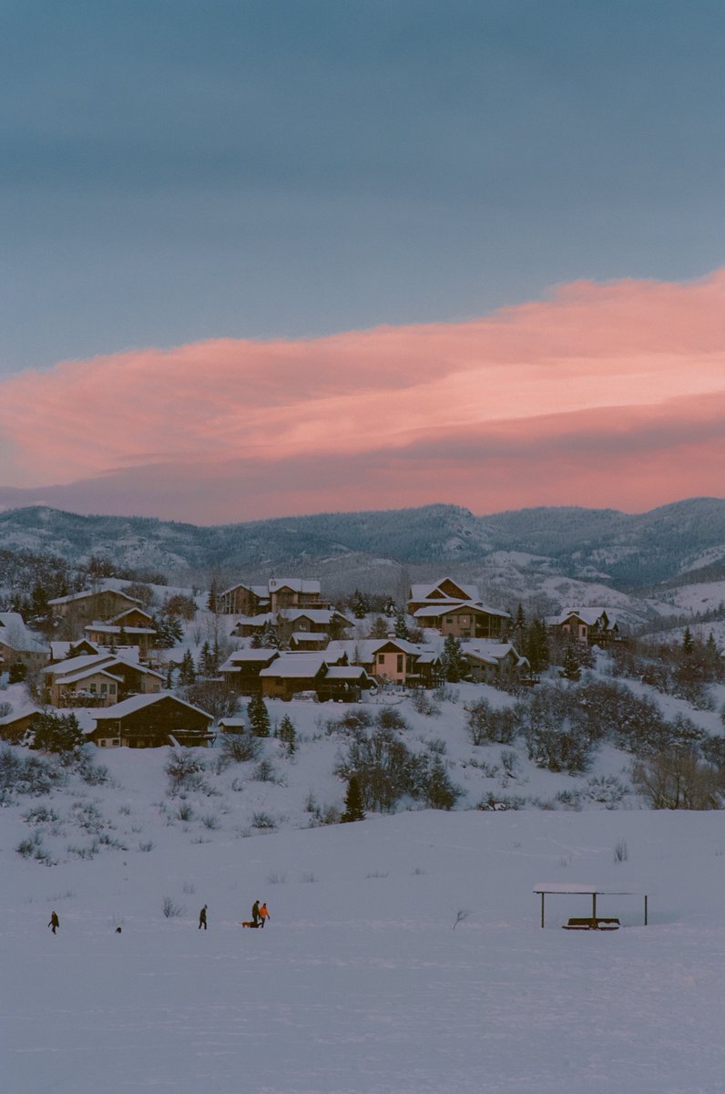 AlexKittoe's tweet image. December in a ski town 🎞️