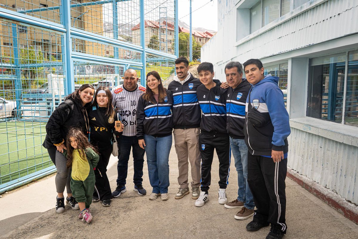 Aprobamos la desafectación del uso público de un espacio verde para ser adjudicado en venta a la Asociación Club Atlético El Porvenir, con 30 años de vigencia en Ushuaia, donde podrán construir su sede ofreciendo a la comunidad un lugar acorde para la práctica deportiva.