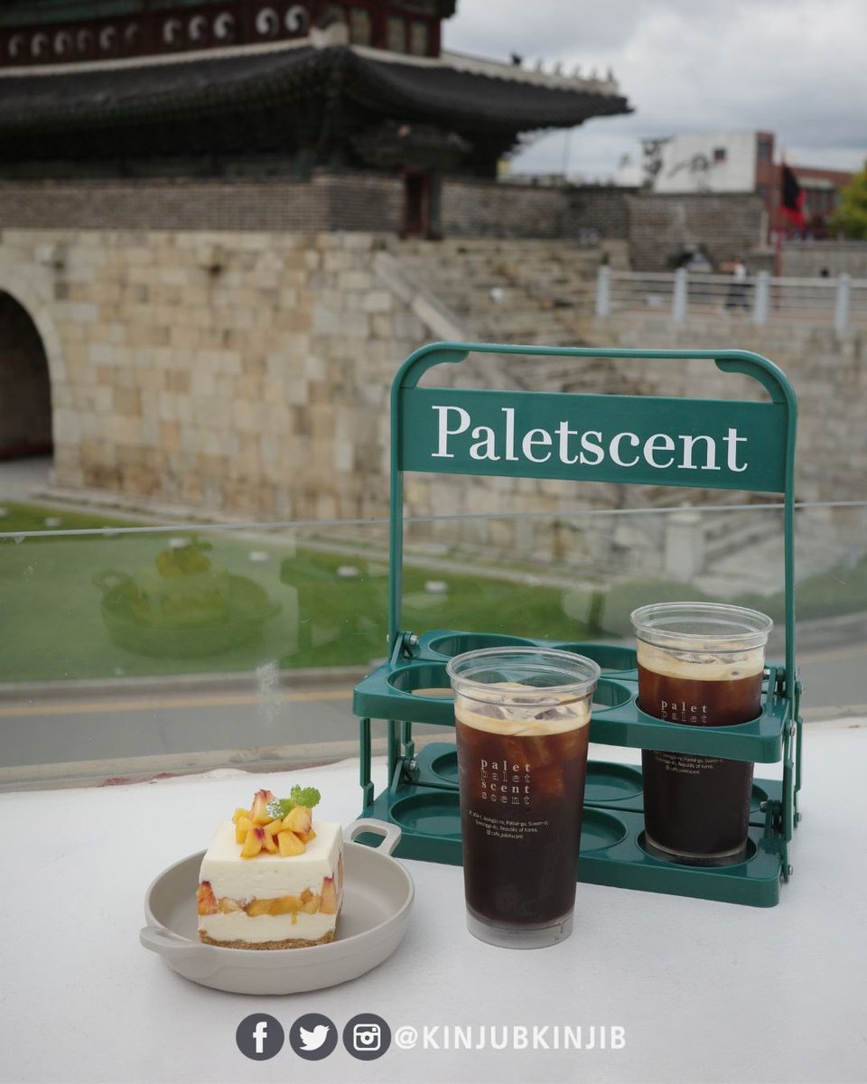 kinjubkinjib's tweet photo. 🌟Café Paletscent (팔레센트) – คาเฟ่สุดฮิตเมืองซูวอน วิวประตูเมืองโบราณสวยอลังมาก! ถ้าใครมีแพลนมาเที่ยวซูวอน บอกเลยว่าร้านนี้ ต้องแวะให้ได้ เพราะเป็นหนึ่งในคาเฟ่ที่วิวดีที่สุด เห็นทั้ง Janganmun Gate (ประตูเมือง) และบางมุมเห็นตัว กำแพง Hwaseong Fortress แบบเต็มตา เหมือนนั่งจิบกาแฟอยู่กลางฉากประวัติศาสตร์เลย😍
.
🏠ร้านนี้ตกแต่งสไตล์มินิมอลโมเดิร์น โทนขาวไม้ โปร่ง โล่ง แสงเข้าดีทุกมุม
✨ ชั้น 2 เป็นจุดที่คนนั่งเยอะที่สุด เพราะมีหน้าต่างบานใหญ่เห็นวิวประตูเมืองแบบพาโนรามา
✨ ชั้น 3 เป็นดาดฟ้า ลมดีสุดๆ ถ่ายรูปช่วงเย็นคือสวยมากกกก
.
📣พิกัด: Google Maps / Naver Map: ค้นหา Paletscent เจอทันที
🚈การเดินทาง
* ลงสถานี Suwon Station (Line 1) → ออกทางออก 9
* ต่อรถบัสสาย 35 หรือ 13 → ลงป้าย Janganmun Gate
* เดินต่ออีกประมาณ 5 นาทีถึงร้านหรือจะนั่งแท็กซี่ตรงมาเลยก็ได้ถึงร้านเลย 
@aroii #คาเฟ่เกาหลี