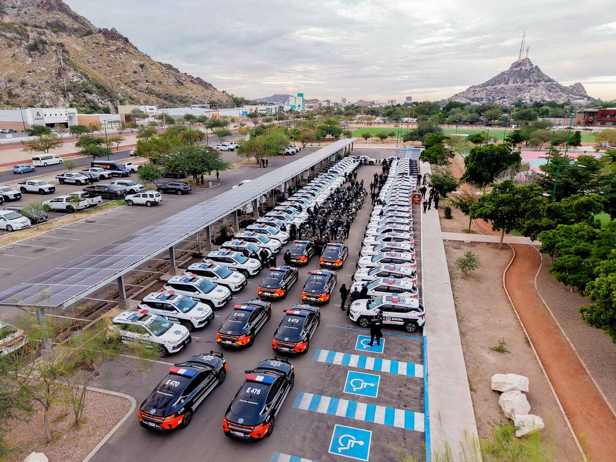 tonoastiazaran's tweet image. Hoy jueves arrancamos el Operativo Preventivo Guadalupe–Reyes para cuidar a las familias hermosillenses en esta temporada. 🚓✨

Con más de 90 unidades de la Policía de Hermosillo, reforzamos la vigilancia por tierra y aire en calles, comercios y puntos turísticos.

La seguridad…