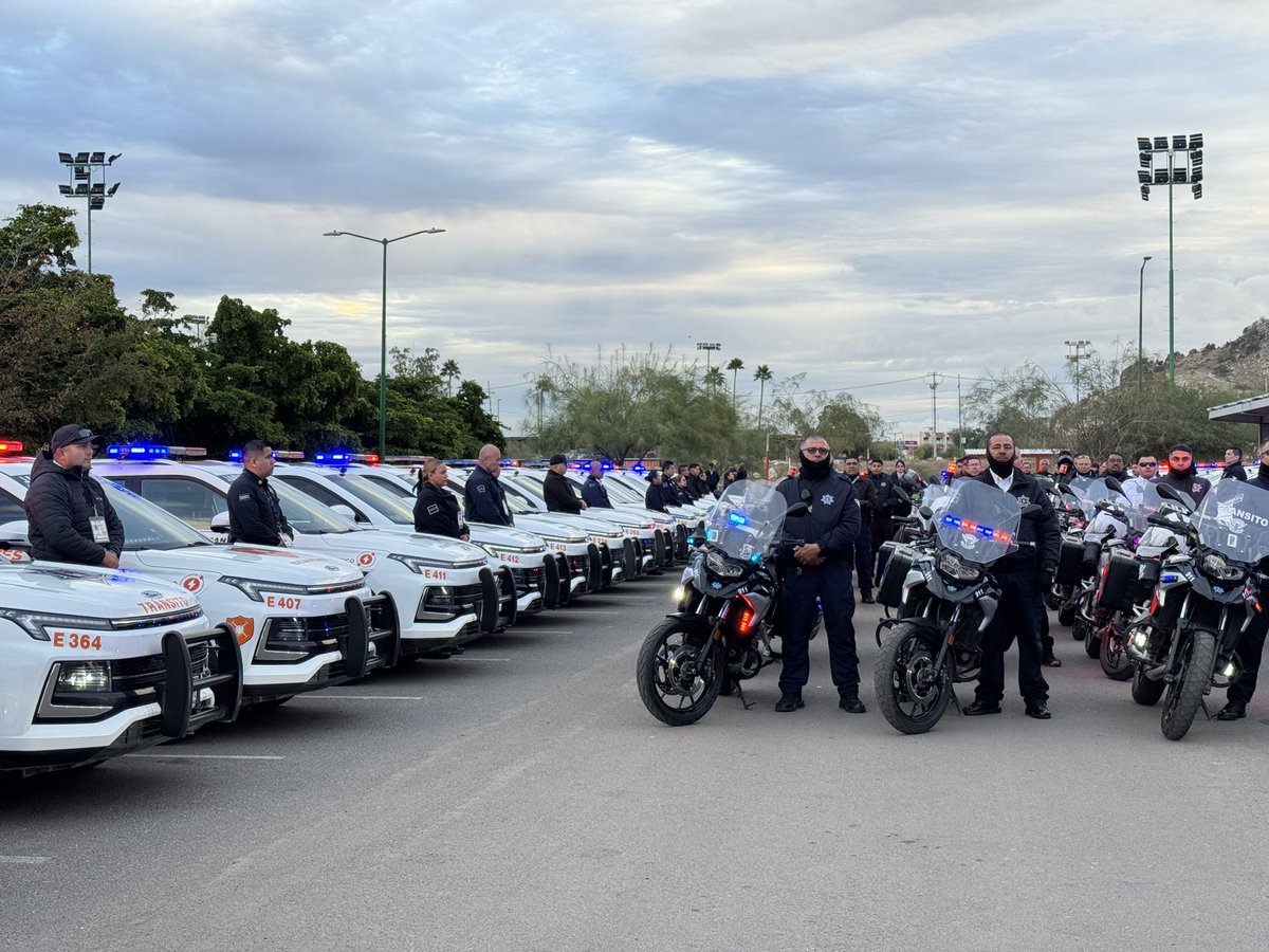 tonoastiazaran's tweet image. Hoy jueves arrancamos el Operativo Preventivo Guadalupe–Reyes para cuidar a las familias hermosillenses en esta temporada. 🚓✨

Con más de 90 unidades de la Policía de Hermosillo, reforzamos la vigilancia por tierra y aire en calles, comercios y puntos turísticos.

La seguridad…