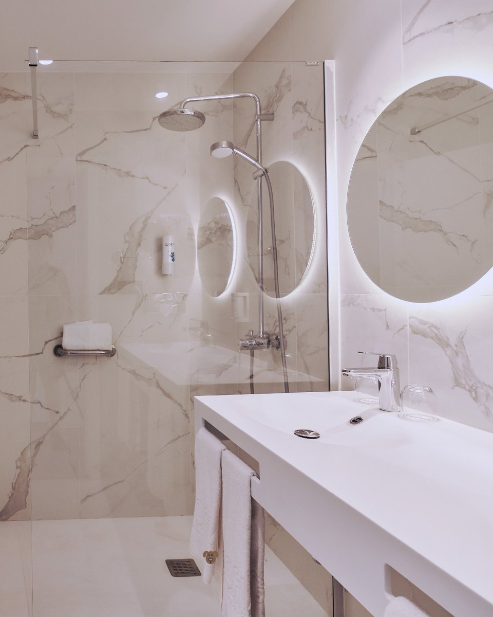 Vacaciones en familia sin renunciar al confort. Desde habitaciones amplias hasta actividades para que pequeños y mayores lo pasen en grande.

¡La escapada familiar que buscabas! ☀️💙