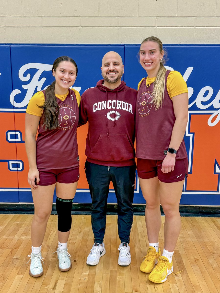 FourTheGameWBB's tweet photo. Some gyms take you back. Some people move you forward.

Grateful to have @BreidenbachPeyt and @mayametcalf_ in my life doing what we love to do #RunWild #RollCobbs https://t.co/KVgnXEZcQ7