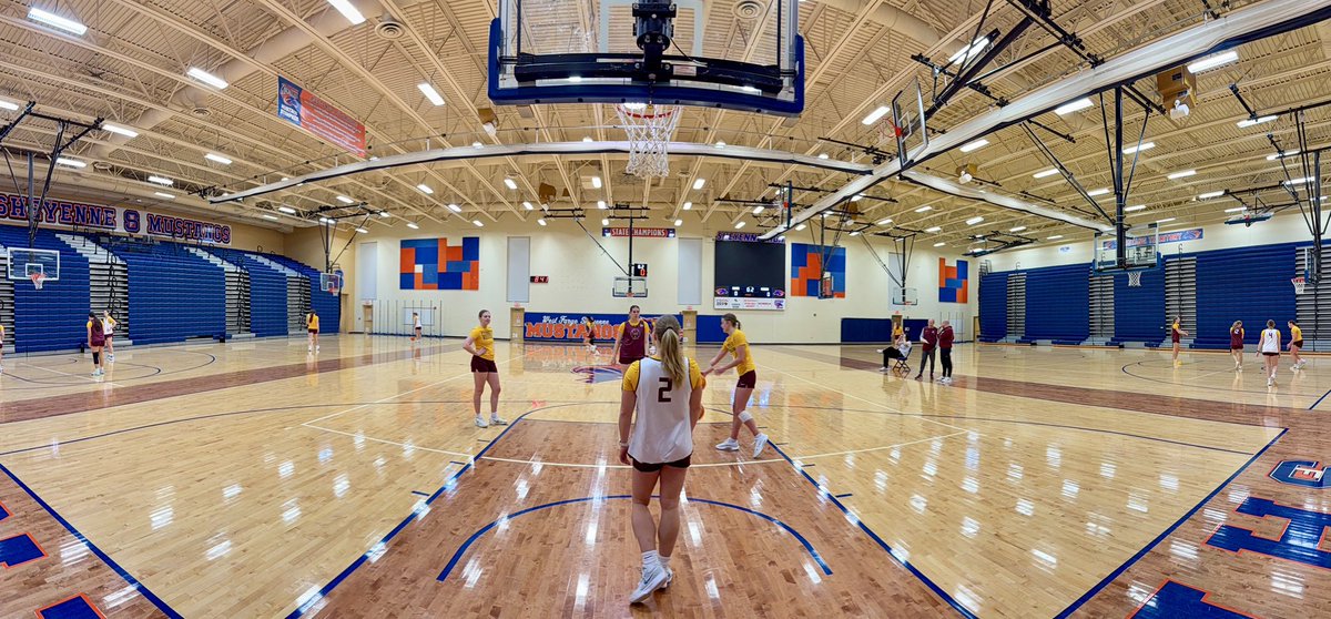 FourTheGameWBB's tweet photo. Some gyms take you back. Some people move you forward.

Grateful to have @BreidenbachPeyt and @mayametcalf_ in my life doing what we love to do #RunWild #RollCobbs https://t.co/KVgnXEZcQ7