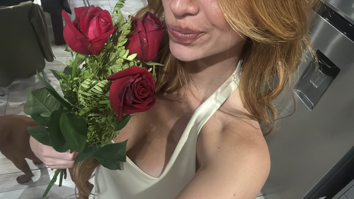 maarpasquale's tweet photo. Algo más lindo que quien te regala flores?❤️‍🩹 https://t.co/RZV8S792IZ