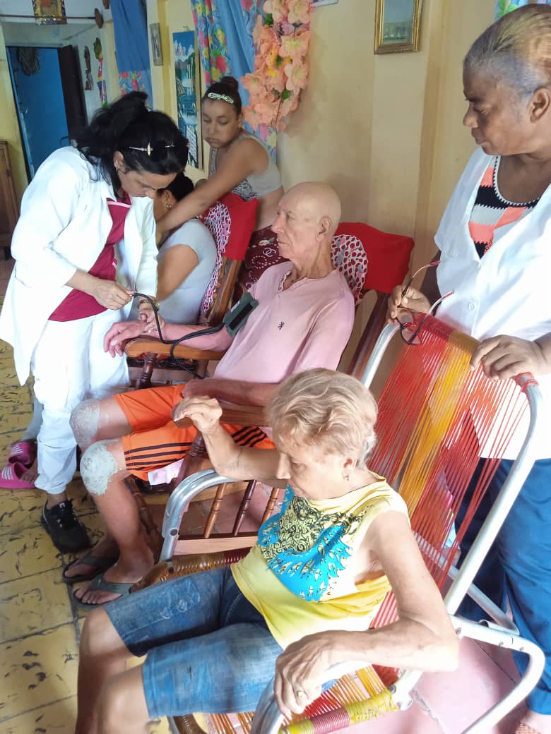 MedicaPoli47496's tweet photo. Visita en el hogar por el EBS a pacientes adultos mayores con enfermedades crónicas 
#CubaPorLaVida
#CubaPorLaSalud
#dmsmanzanillo
#DPSGranma
#prosalud
#Poli1FcaRivero https://t.co/8mgktfqXZA