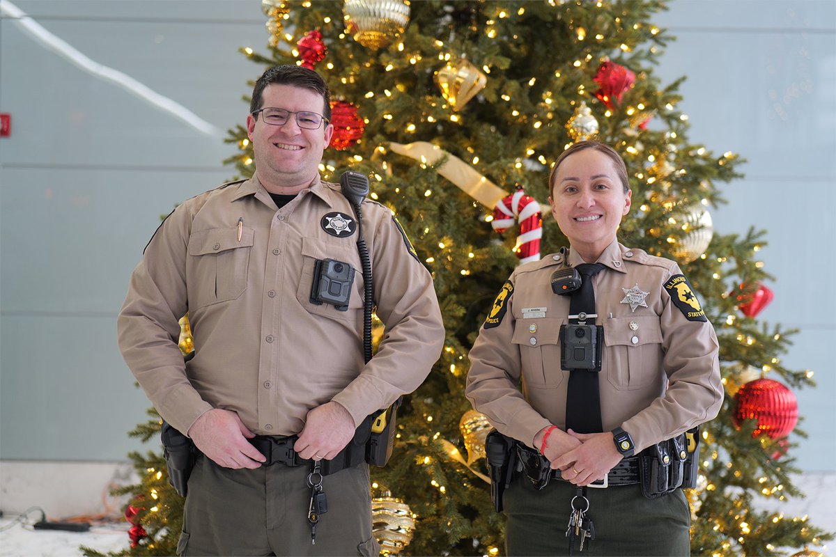 555 W. Monroe St. is welcoming the festive season with a beautifully decorated lobby, bringing holiday cheer to all who walk through our doors. 🎄 

We extend our sincere appreciation to the <a href="/ILStatePolice/">IllinoisStatePolice</a> officers who keep our building safe every day. Thank you for your service.