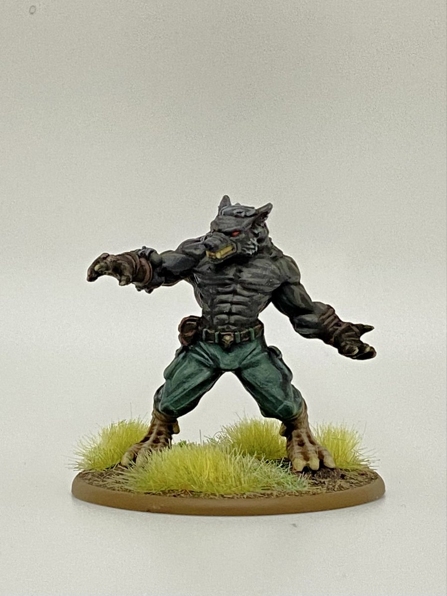 First of the Schreckwulfen to be completed. Alongside the mechs and Totenkorps, this is one of the units that got me to stop and take a closer look at Konflikt ‘47.

#miniaturepainting #Konflikt47