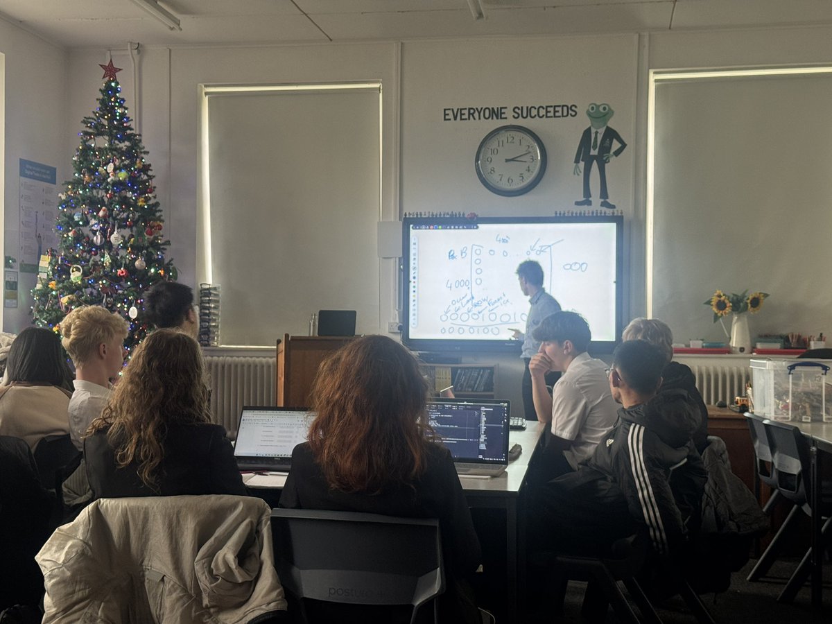 DHSB_MrScott's tweet image. Mr Thomas was teaching our Year 12s about bitwise manipulation this afternoon in Computer Science #ALevelComputerScience #H446 💻 → #ComputerScience @dhsboys