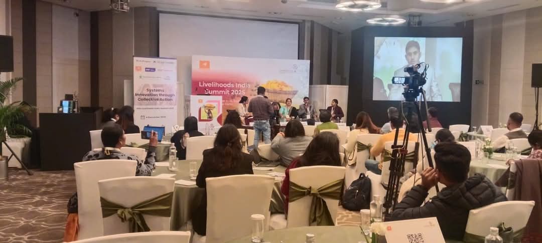 BasantFPO's tweet photo. Hotel Le Meridien, New Delhi में 3 से 4 दिसम्बर तक आयोजित #Livelihoods_India_summit_2025 कार्यक्रम में #बसन्त_महिला_FPO_बोर्ड_ऑफ़_डायरेक्टर्स ने 
सहभागिता करके #महिलाओं द्वारा #निर्मित_उत्पादों का #स्टॉल और अभी तक के कार्यों का #अनुभव_साझा किया। 
@AnuraagJhansi @sndeep @C9Khalid https://t.co/4T2zgiR9Va