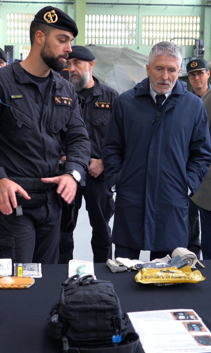 jucilnacional's tweet photo. ¡MENOS VISITAS Y MÁS RECONOCIMIENTO!

Formaron a fuerzas ucranianas 🇺🇦, respondieron de inmediato en la DANA de Valencia y se jugaron la vida en los incendios del verano.

¿Y cómo lo “agradece” el ministro Marlaska?

📌 Votando en contra de la equiparación salarial real, de la profesión de riesgo y de la actualización de dietas.

📌 Sin medios, sin efectivos y sin rumbo para los GRS en toda 🇪🇦.

La entrega de nuestros guardias civiles no puede pagarse con excusas: 𝗧𝗼𝗰𝗮 𝗿𝗲𝘀𝗽𝗲𝘁𝗼, 𝗶𝗻𝘃𝗲𝗿𝘀𝗶ó𝗻 𝘆 𝗷𝘂𝘀𝘁𝗶𝗰𝗶𝗮.

#EquiparacionYa #JubilacionDignaYa 
SI #SomosProfesionDeRiesgo