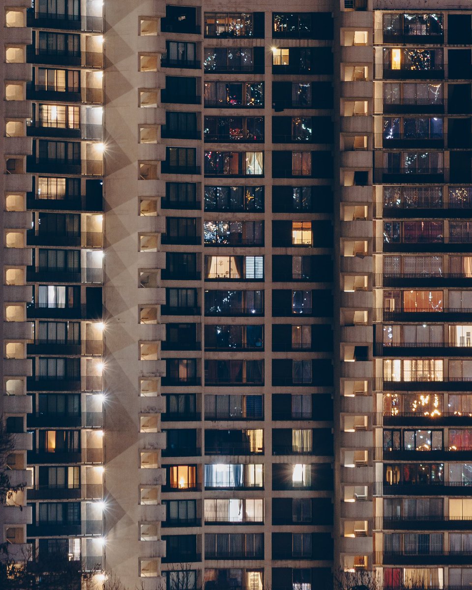 manmmdrzam's tweet image. خونه ها و پنجره ها

 | تهران آذر ۴۰۴ |