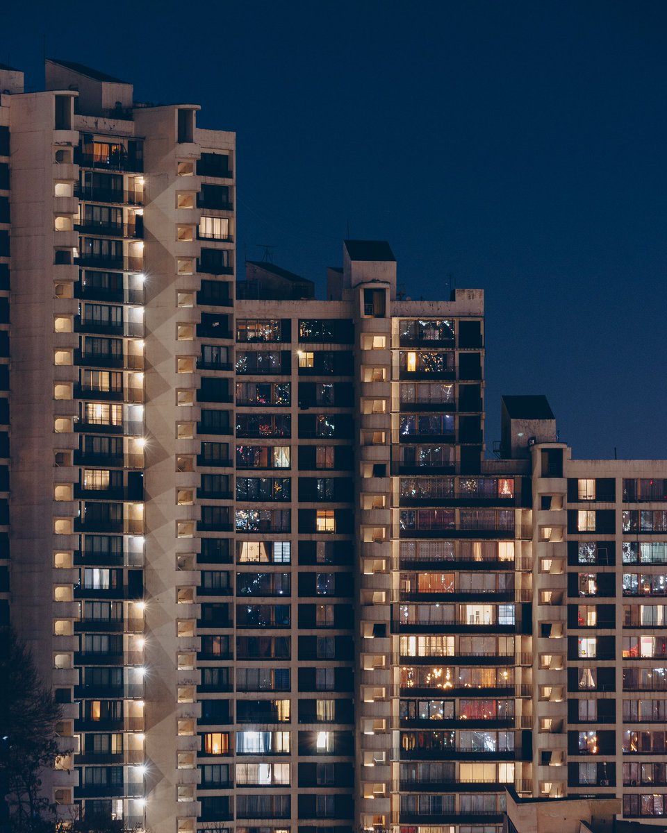 manmmdrzam's tweet image. خونه ها و پنجره ها

 | تهران آذر ۴۰۴ |