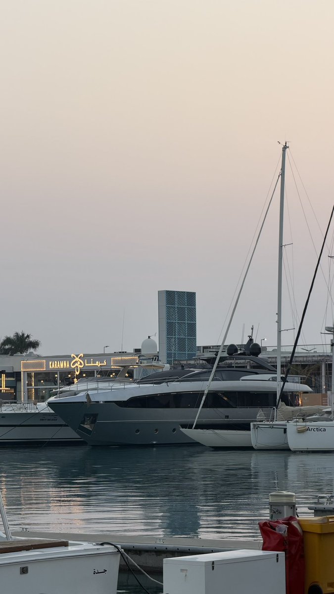 خميس لطيف بكل المقاييس