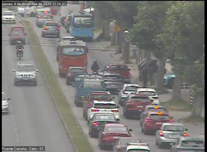 TTIValparaiso's tweet image. Precaución (12:25) Vehículo en panne en Avenida Uno Norte al llegar a Los Castaños, #ViñaDelMar, se mantiene ocupando pista derecha en dirección a la costa.
Transitar con precaución y señalizar al cambiar de pista