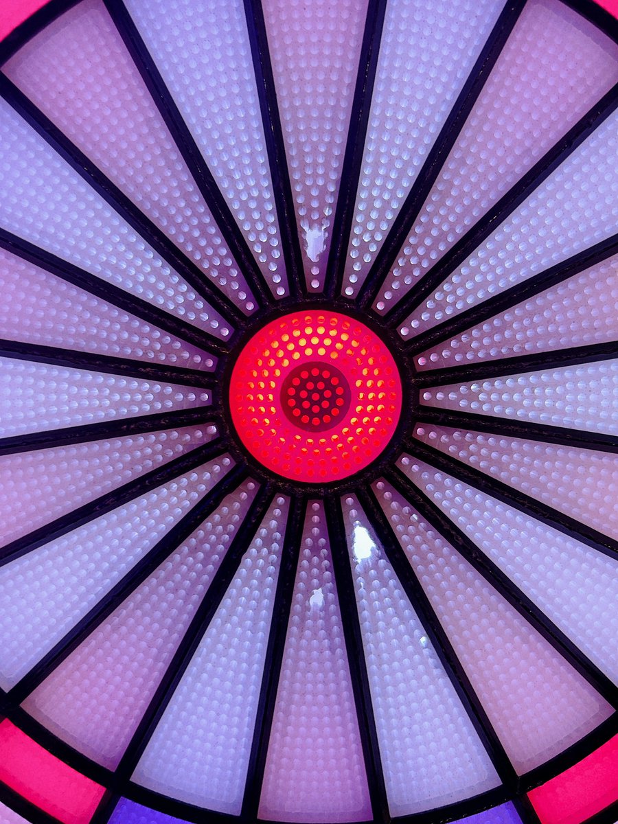 BULLに入れば問題ない😉
入らなかったらダーツが吹き飛ぶ😂
(何をどーやったらこうなるのか、、、)
 #ダーツ  #DARTSLIVE