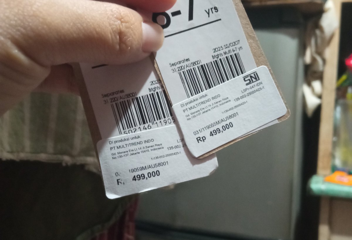 Aku cuma mau bilang, bertaubat la yang sungguh-sungguh dari riba. 

Walau jalannya pahit, halangannya banyak, semua terasa kurang akan datang dalam wujud yang diridhai Allah. 

Hari ini aku ditraktir baju bocah 😭 temen2 baik aku adalah wujud kebaikan yang Allah kasih buat aku.