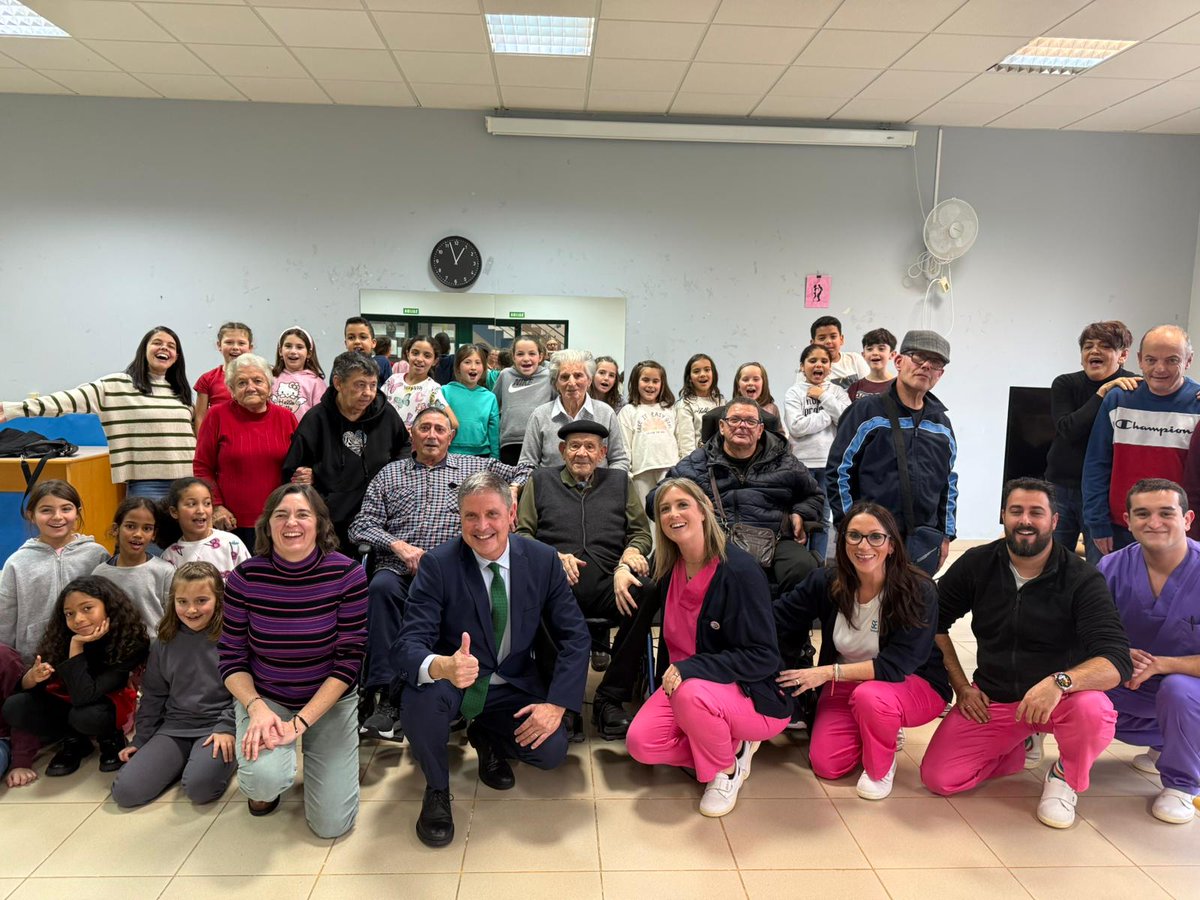 socialasturias_'s tweet image. 🤝 Experiencia #intergeneracional en el Centro de Día de Personas Mayores de Grau/Grado.
El DGde Promoción de la Autonomía Personal y Mayores, @EnRoNu participó en el podcast 𝐴𝑏𝑢𝑒𝑙𝑖́𝑠𝑖𝑚𝑜𝑠 
🎙️Para hablar de discapacidad, inclusión y conexiones. #PersonasMayores #CuidAs