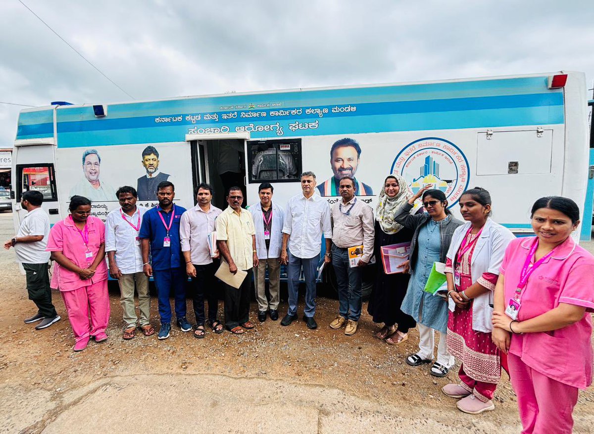 as_ponnanna's tweet photo. ರಾಜ್ಯ ಸರ್ಕಾರದ ನೋಂದಾಯಿತ ಕಾರ್ಮಿಕರಿಗೆ  ಕಟ್ಟಡ ಮತ್ತು ಇತರೆ ಕಾರ್ಮಿಕ ಮಂಡಳಿಯಿಂದ ನೀಡಲಾಗುವ ಕಿಟ್ ಗಳನ್ನು  ವಿತರಿಸಿದೆ. ಇದೇ ಸಂದರ್ಭದಲ್ಲಿ ಕಾರ್ಮಿಕರ ಆರೋಗ್ಯದ ದೃಷ್ಟಿಯಿಂದ  ರೂಪಿಸಿರುವ ನೂತನ ಸಂಚಾರಿ ಆರೋಗ್ಯ ಘಟಕವನ್ನು ಉದ್ಘಾಟನೆ ಮಾಡಲಾಯಿತು.

#ASPonnanna #LabourSupport #SantoshLad #mobilemedicalunit https://t.co/Xzzmw7DPfh