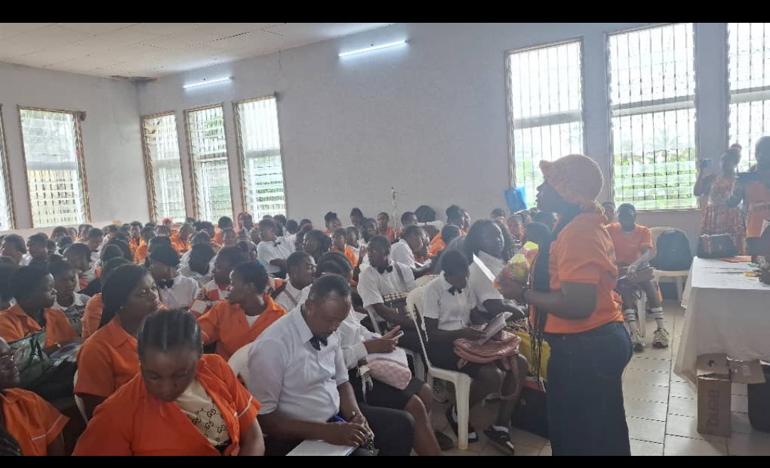 RJCCYN's tweet photo. ORANGEZ LE MONDE🟠
📍Ebolowa | Le RJC a animé aujourd’hui une causerie éducative au CPFF sur les IST/VIH en lien avec les VBGs et l’utilisation positive des réseaux sociaux.
Des échanges riches, vrais et utiles avec les jeunes ! 🙌
#VIH #IST #VBGs #
#16joursdactivisme https://t.co/iPFgJtx9Ul
