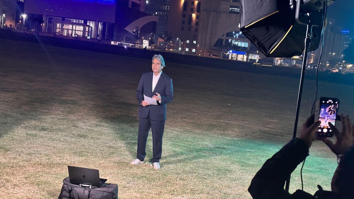 StRareroze's tweet image. I try not to miss the show SO
Ready to Decode the news with
Mr.Chaudhary  :)
#decodewithsudhirchaudhary 
@sudhirchaudhary