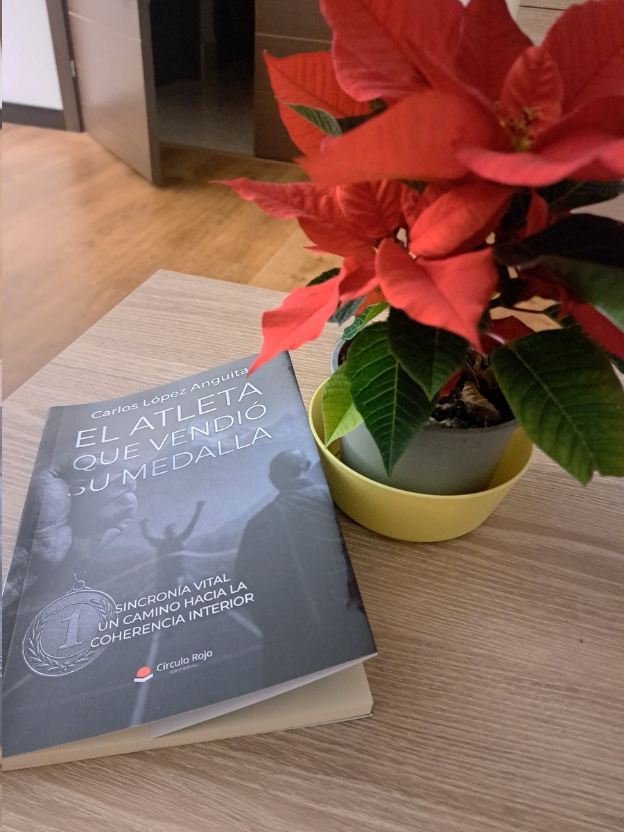 Un viaje hacia lo invisible que transforma lo visible. Este libro te hace andar.....