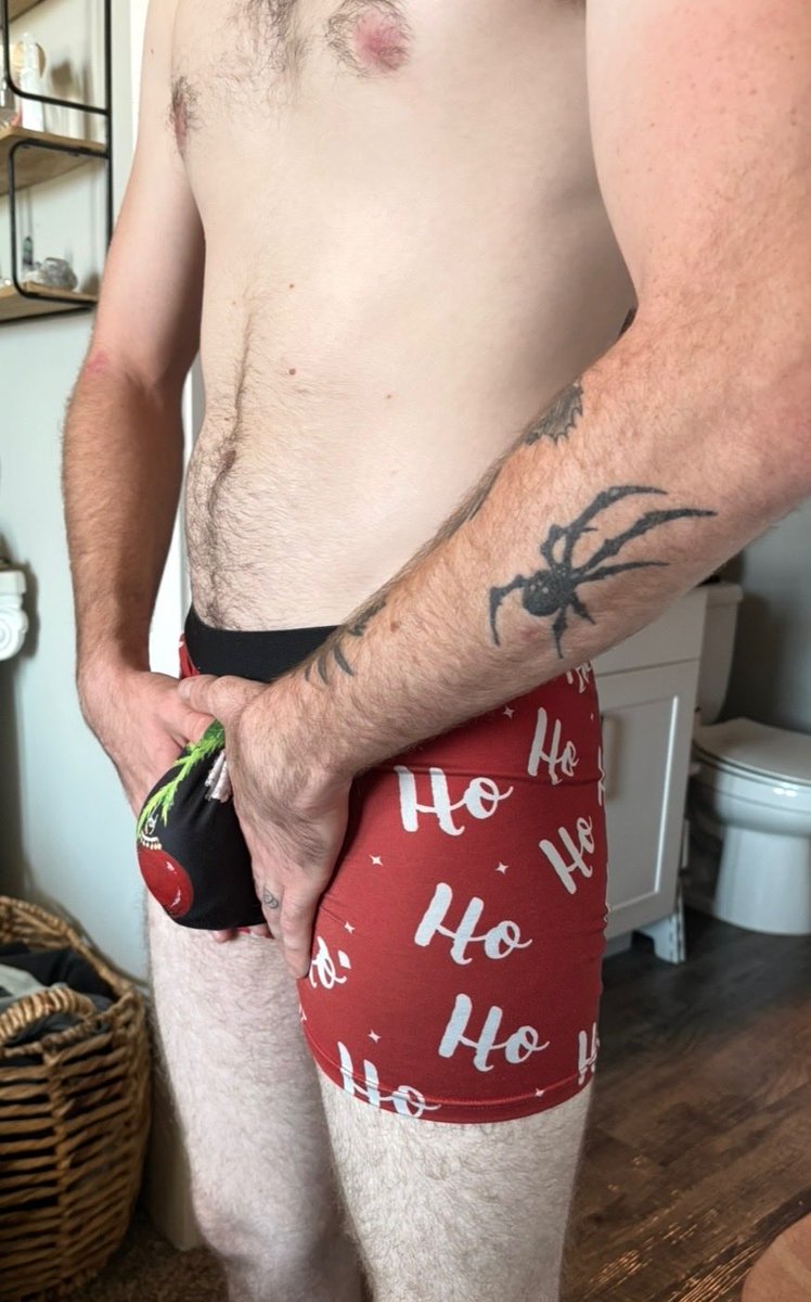 HungSkinny19's tweet photo. Anyone want to unwrap their gift early this year? https://t.co/eNOa0LwH0O