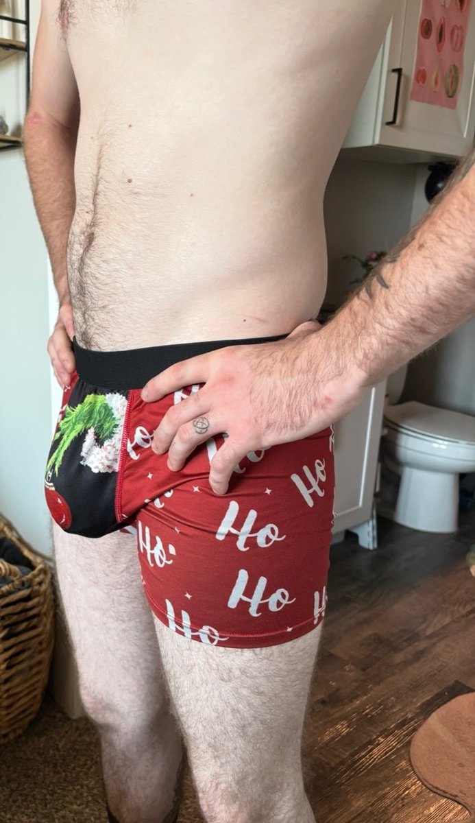 HungSkinny19's tweet photo. Anyone want to unwrap their gift early this year? https://t.co/eNOa0LwH0O