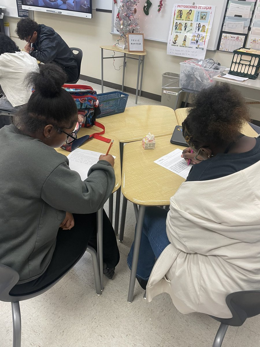 Mrs JLopez tweet media