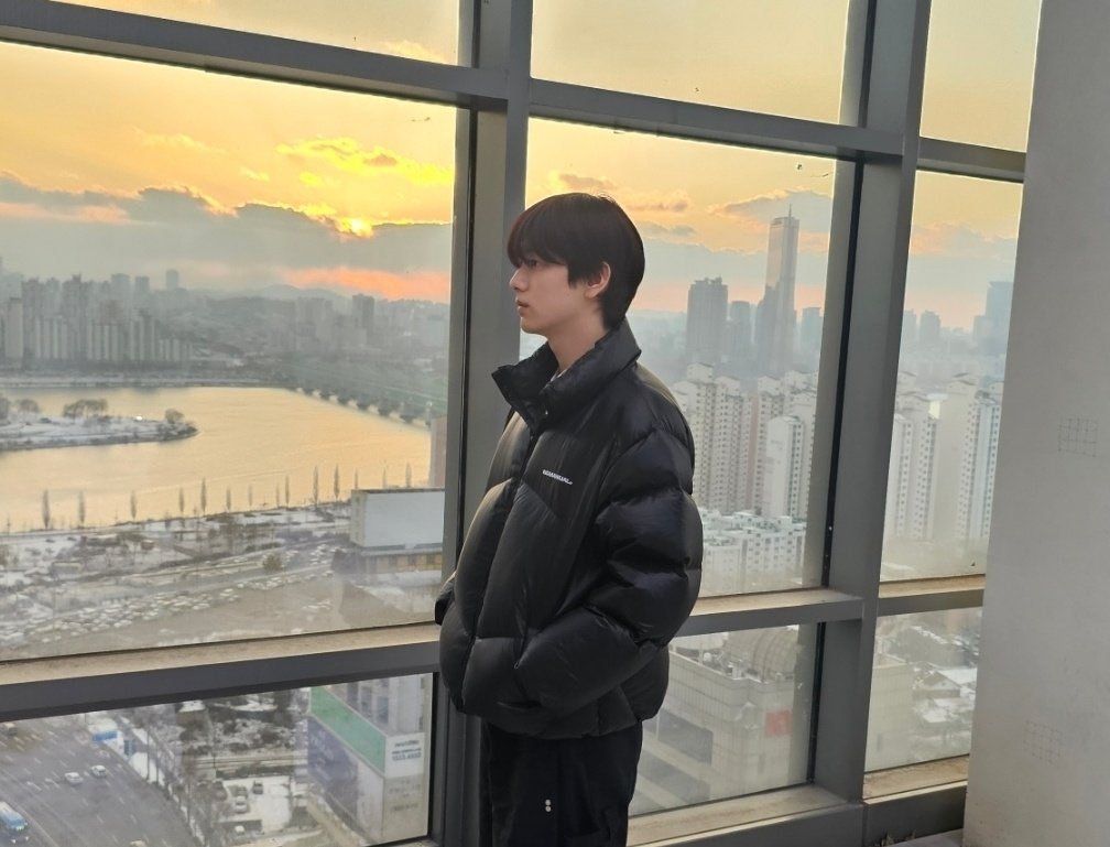 brightxt_'s tweet image. Happy birthday to our home🥺❤️‍🩹

OUR SILVER CENTURY IDOL SOOBIN
#25SilverPagesofSoobin
#눈토끼수빈과함께하는_하이얀행복
#スビンの存在がMOAの宝物