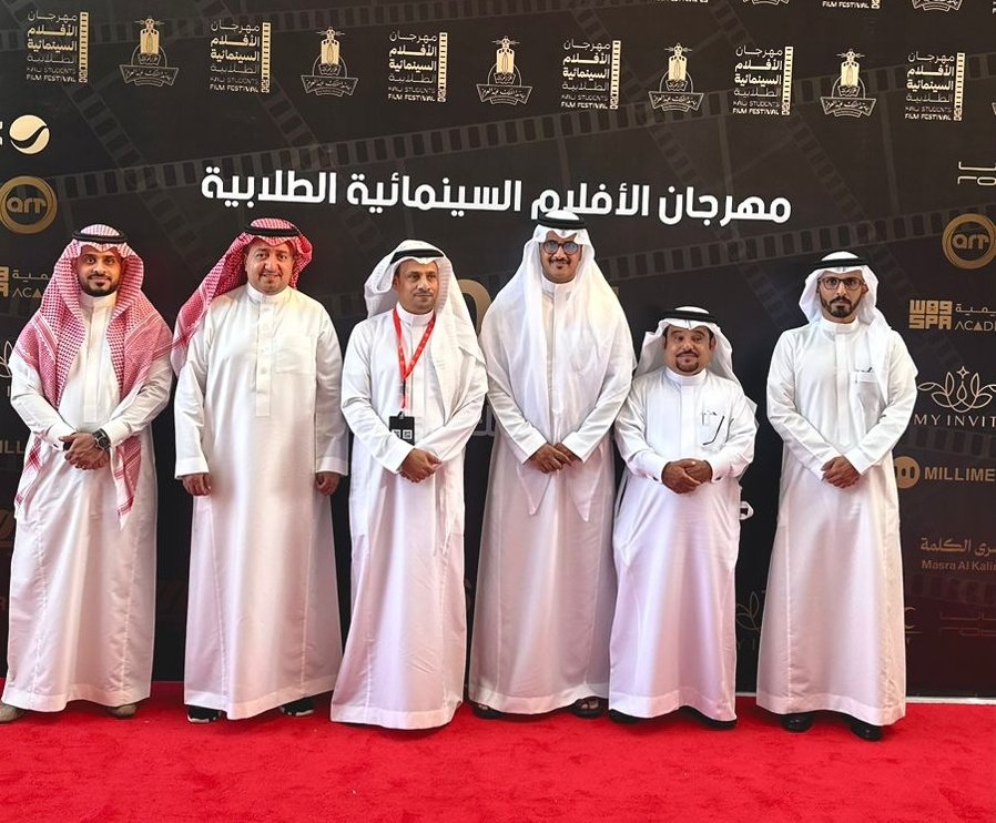 شكرا جزيلا <a href="/ShakerAlthiabi/">د. شاكر الذيابي</a> على جهودك في وضع اللبنة الأولى لتأسيس اللجنة التشاورية المشتركة لكليات وأقسام الإعلام في الجامعات السعودية منذ عام 1442.. وأبارك <a href="/anbajnaid/">Ayman Bajnaid</a> ثقة الجميع بترشيحه رئيسا للجنة.. دعواتي لك بالتوفيق والنجاح ونتطلع إلى تطور هذه اللجنة تحت قيادتك بإذن الله.