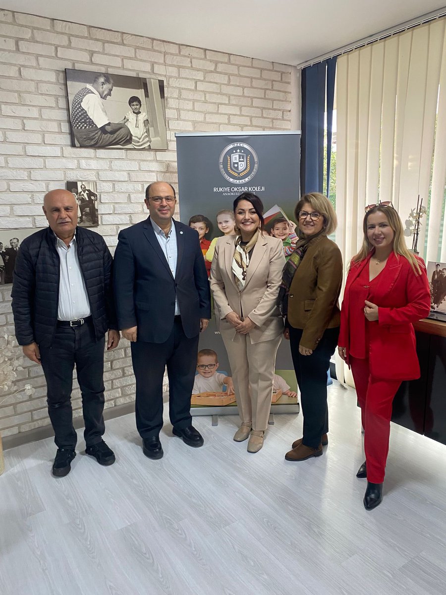 Yöneticilerimiz ile birlikte Alanya Girişimci İş Kadınları Derneği Başkanı ve Rukiye Okşar Okulları Kurucusu,
İş kadını Sayın Rukiye Okşar hanımı ziyaret ettik.
Nazik kabulleri ve hoş sohbetleri teşekkür ediyor, iş hayatında ve dernek çalışmalarında başarılar diliyoruz.
#alanya