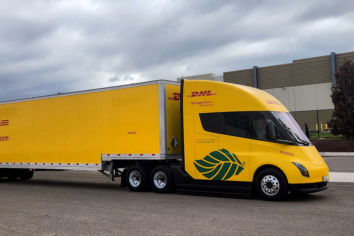 SawyerMerritt's tweet image. NEWS: DHL has officially taken delivery of its first all-electric @Tesla Semi.

The Tesla Semi exceeded expectations in DHL's two week 3,000 mile trial. The truck averaged 1.72 kWh/mile while operating at avg speeds over 50mph. One test it did 390 miles while fully loaded with a…