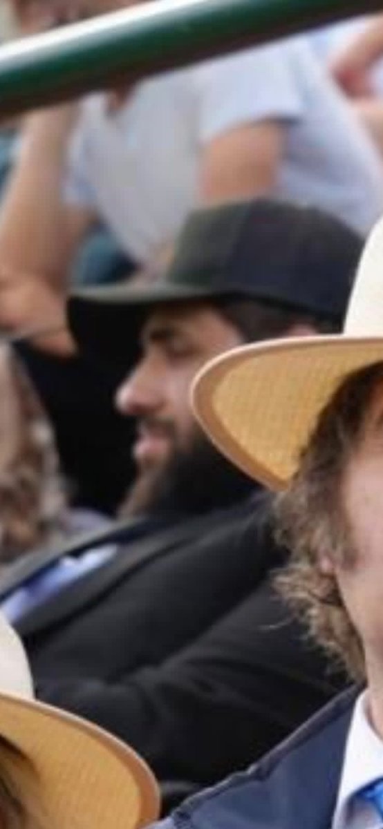 Reapareció públicamente.