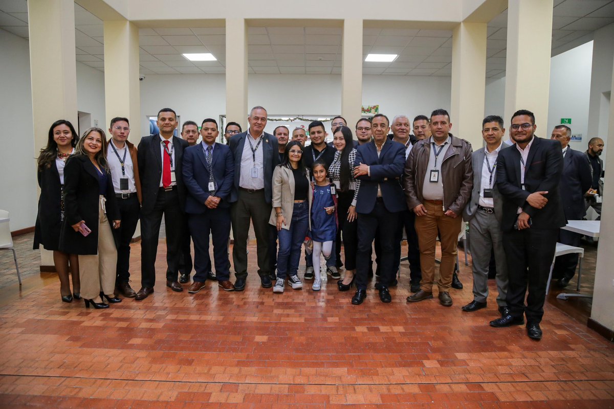 La Directora del DAPRE y Secretaria General de la Presidencia, Angie Lizeth Rodríguez, compartió un espacio cercano con funcionarias, funcionarios y contratistas, reconociendo su labor y el aporte fundamental de cada equipo a la gestión presidencial.