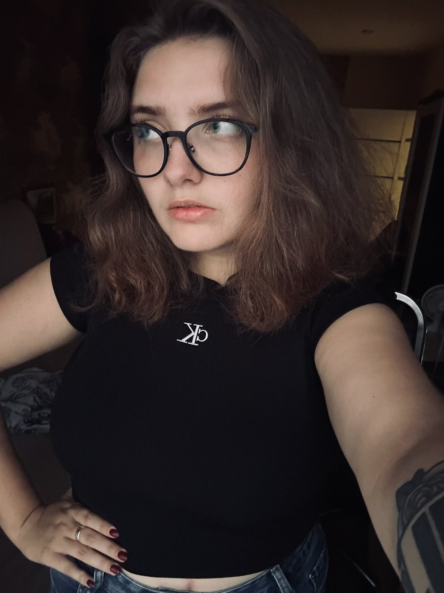 давайте сюда ваше селфи и какой- нибудь факт, который не соответствует вашей внешности

я игиловед