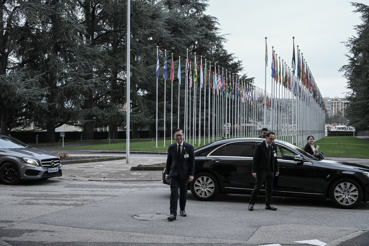 FM <a href="/SihasakPh/">Sihasak Phuangketkeow</a> arrived in Geneva to attend the 22nd Meeting of the States Parties to the APMBC. This visit is to present and clarify the facts and Thailand’s position on the Cambodian use of landmines along the Thai-Cambodia border under the APMBC mechanism to the int'l.