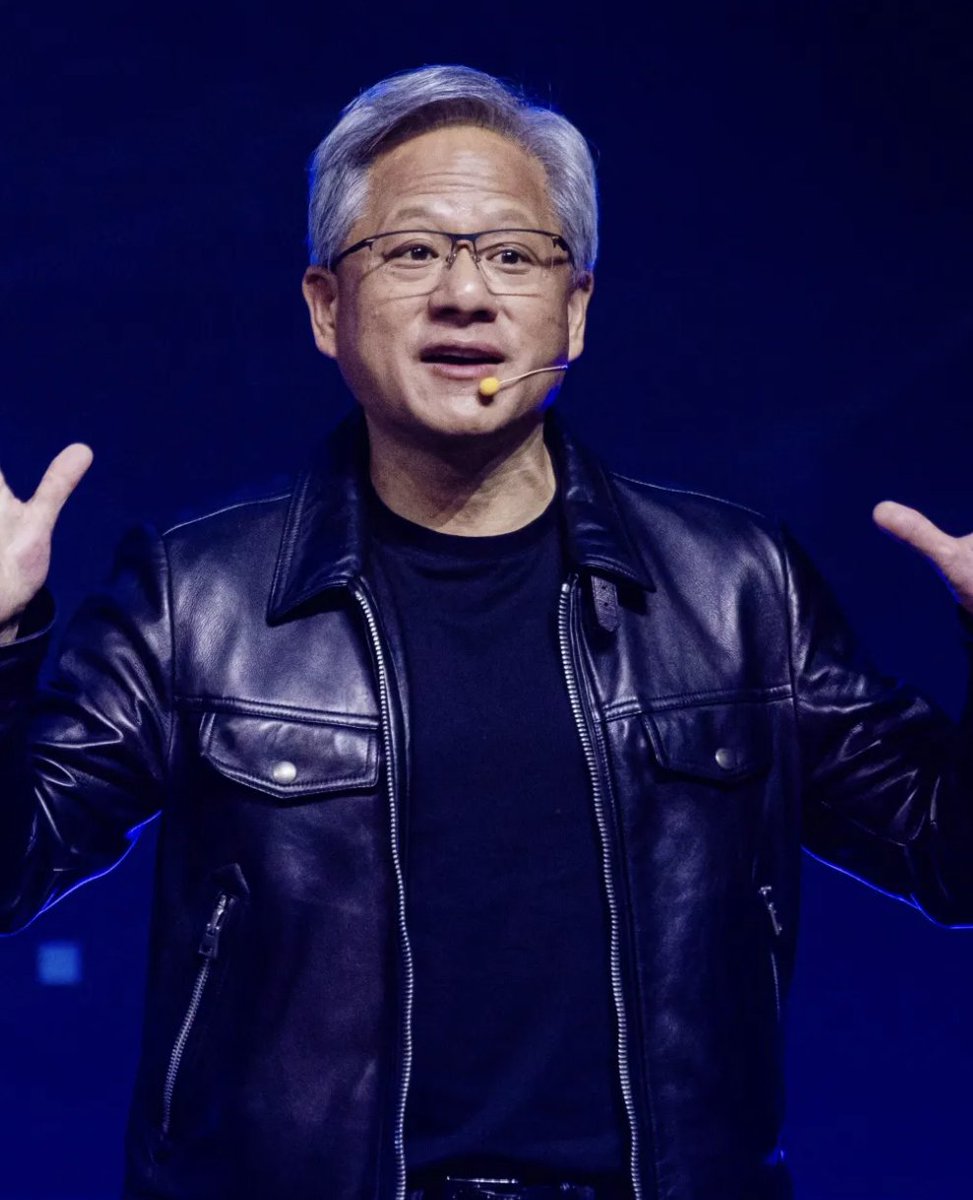 🚨Bureau : "NVIDIA: Il CEO Huang entusiasta dei robot Tesla di Elon Musk"