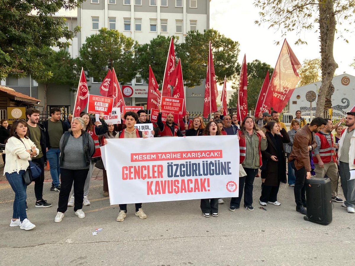Antalya İl Milli Eğitim Müdürlüğü önünden haykırıyoruz: Yoldaşlarımız özgürlüğüne kavuşacak, MESEM tarihe karışacak!