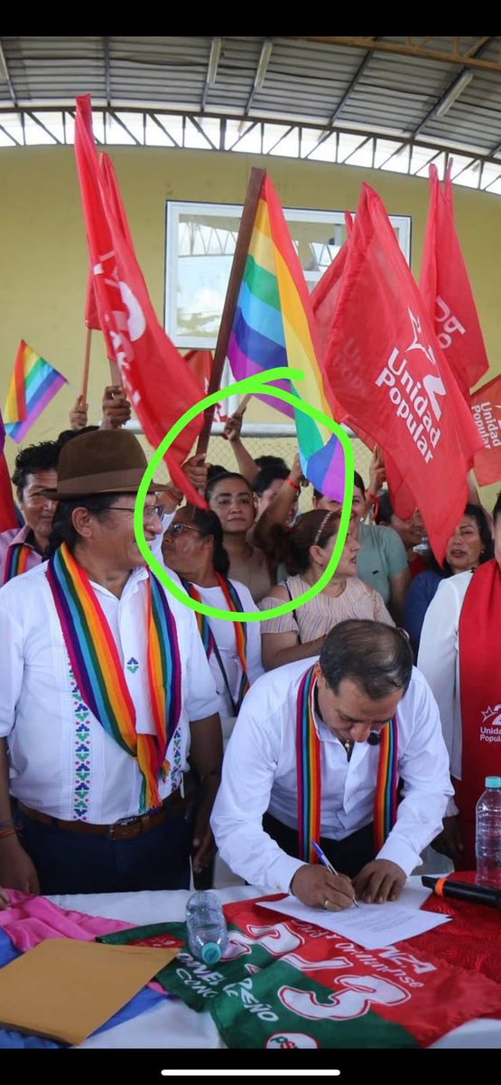 Plopez1990's tweet photo. @MinTrabajoEc #Orellana porque servidores de la prefectura de Orellana hacen proselitismo político y con bienes del estado? @ContraloriaECU @cnegobec https://t.co/af9rvl3CeK