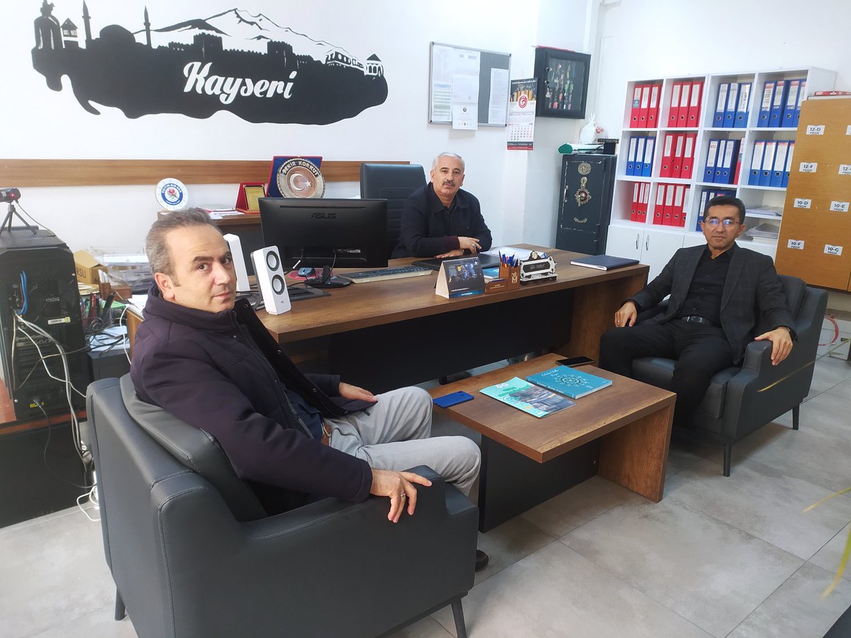 BekirKORKUT15's tweet photo. Kayseri İl Milli Eğitim Müdürlüğü Şube Müdürü Haluk Timur müdürüme nazik ziyaretinden dolayı teşekkür ediyorum. https://t.co/6cbd7sZV1m