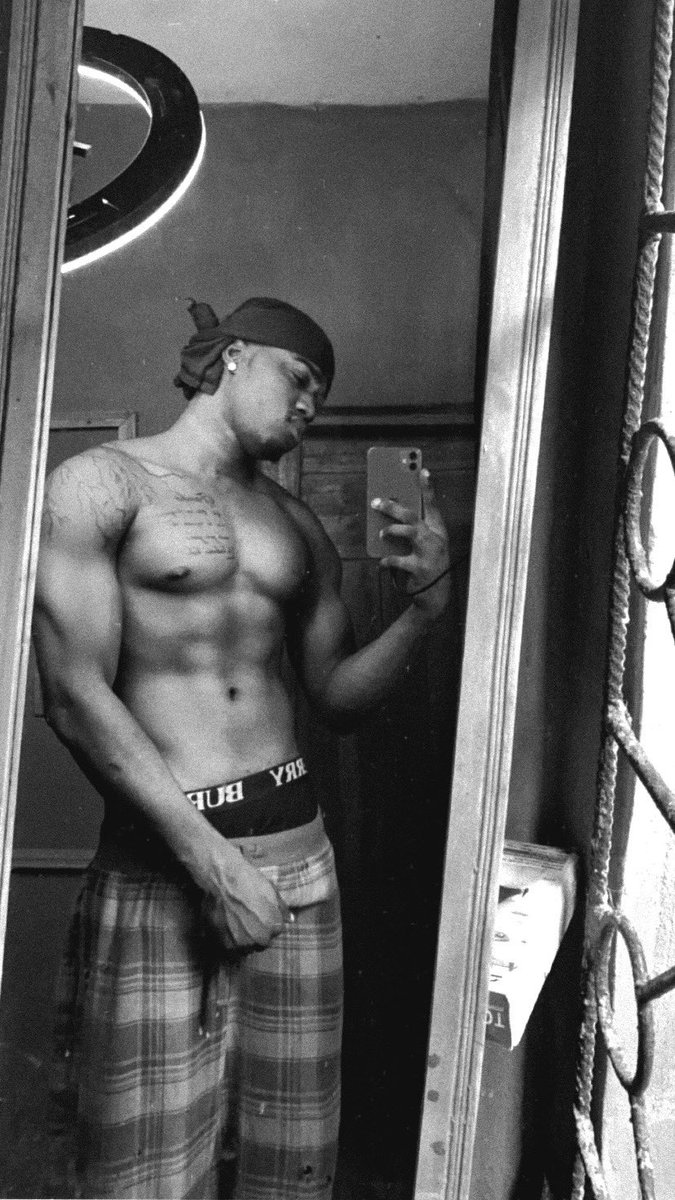 Mr 6’3 loves you💙🩵 tweet media